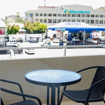 Urban Oasis Apartments At Hidas Уиндхоек Екстериор снимка