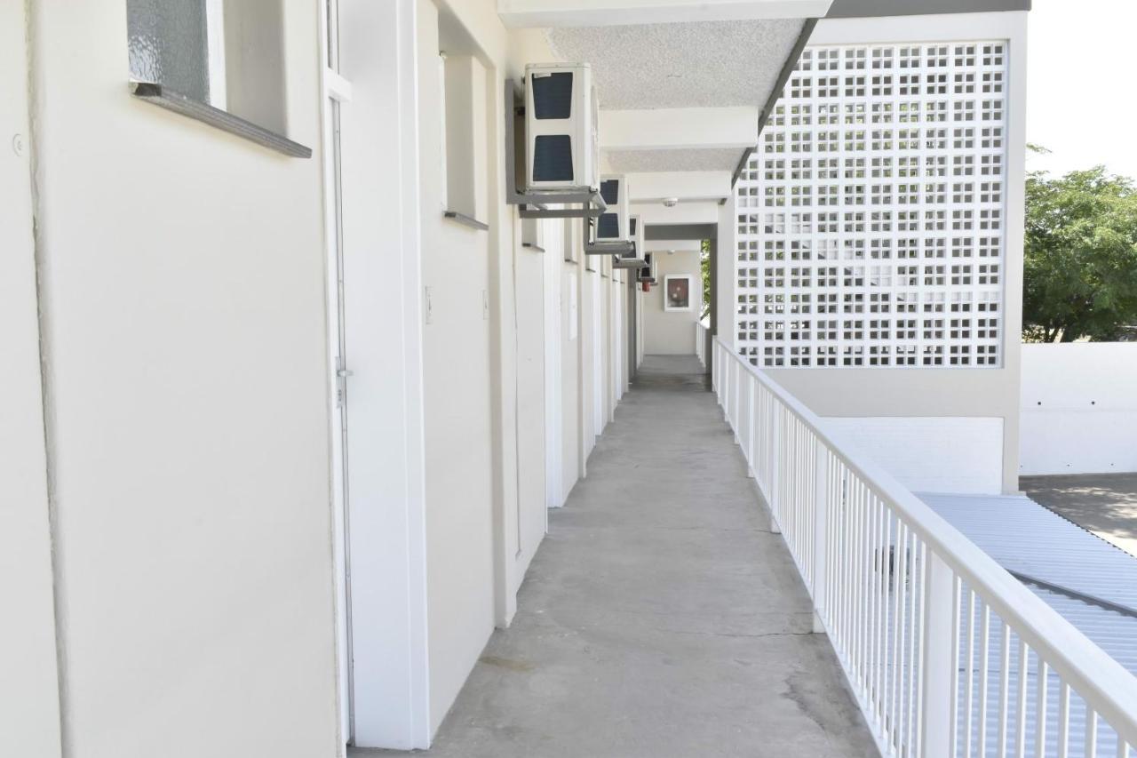 Urban Oasis Apartments At Hidas Уиндхоек Екстериор снимка