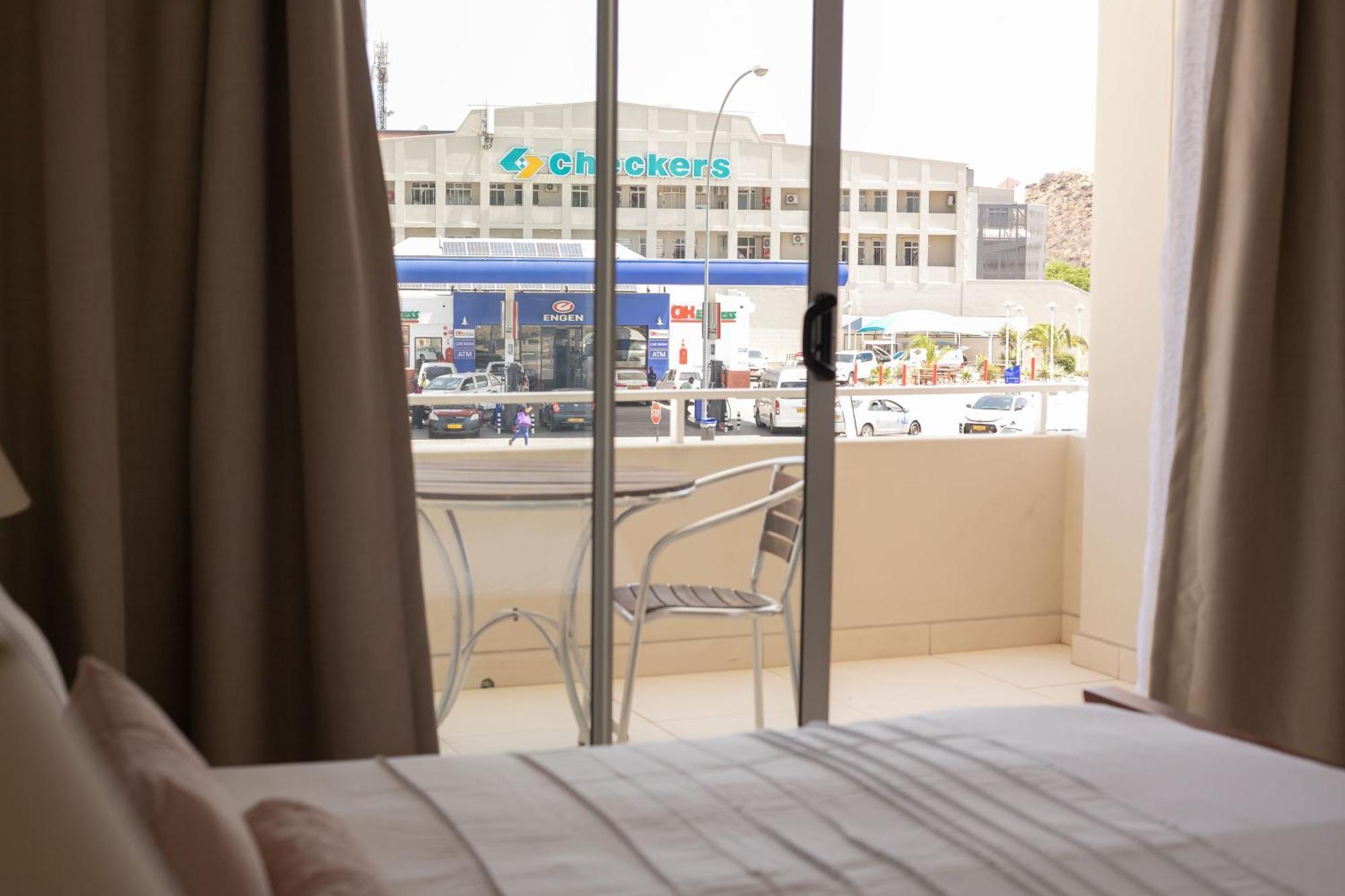 Urban Oasis Apartments At Hidas Уиндхоек Екстериор снимка
