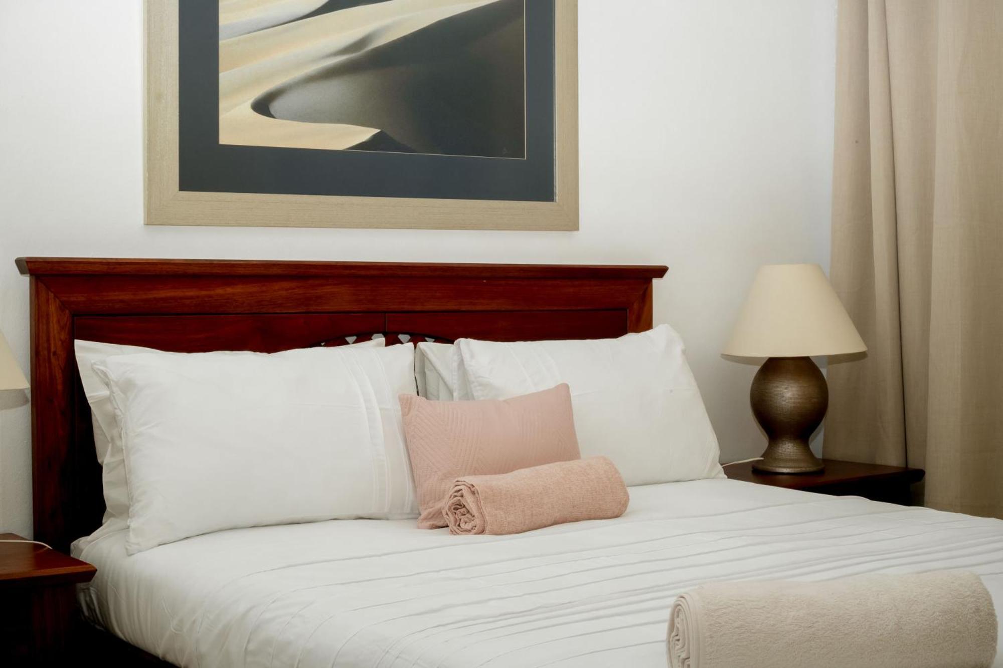 Urban Oasis Apartments At Hidas Уиндхоек Екстериор снимка