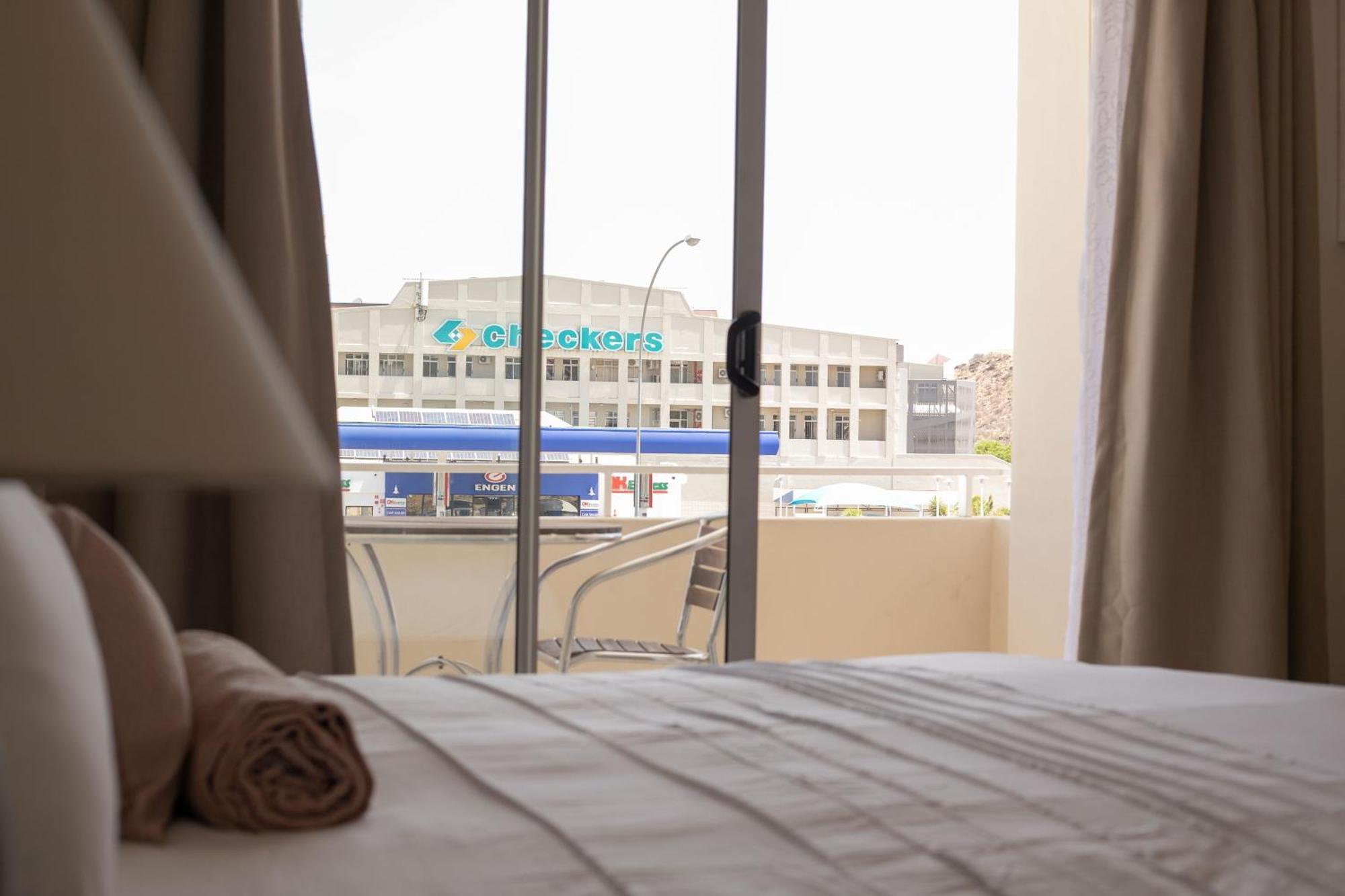 Urban Oasis Apartments At Hidas Уиндхоек Екстериор снимка