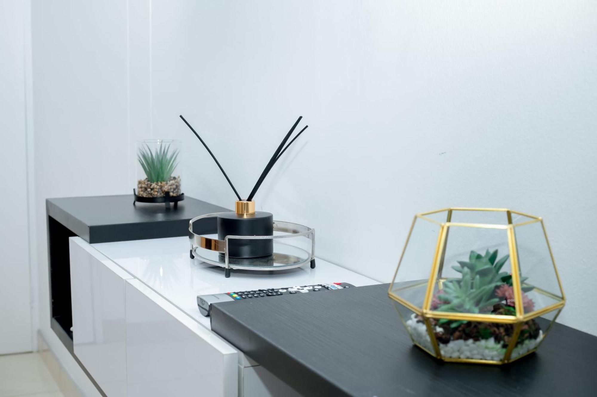 Urban Oasis Apartments At Hidas Уиндхоек Екстериор снимка