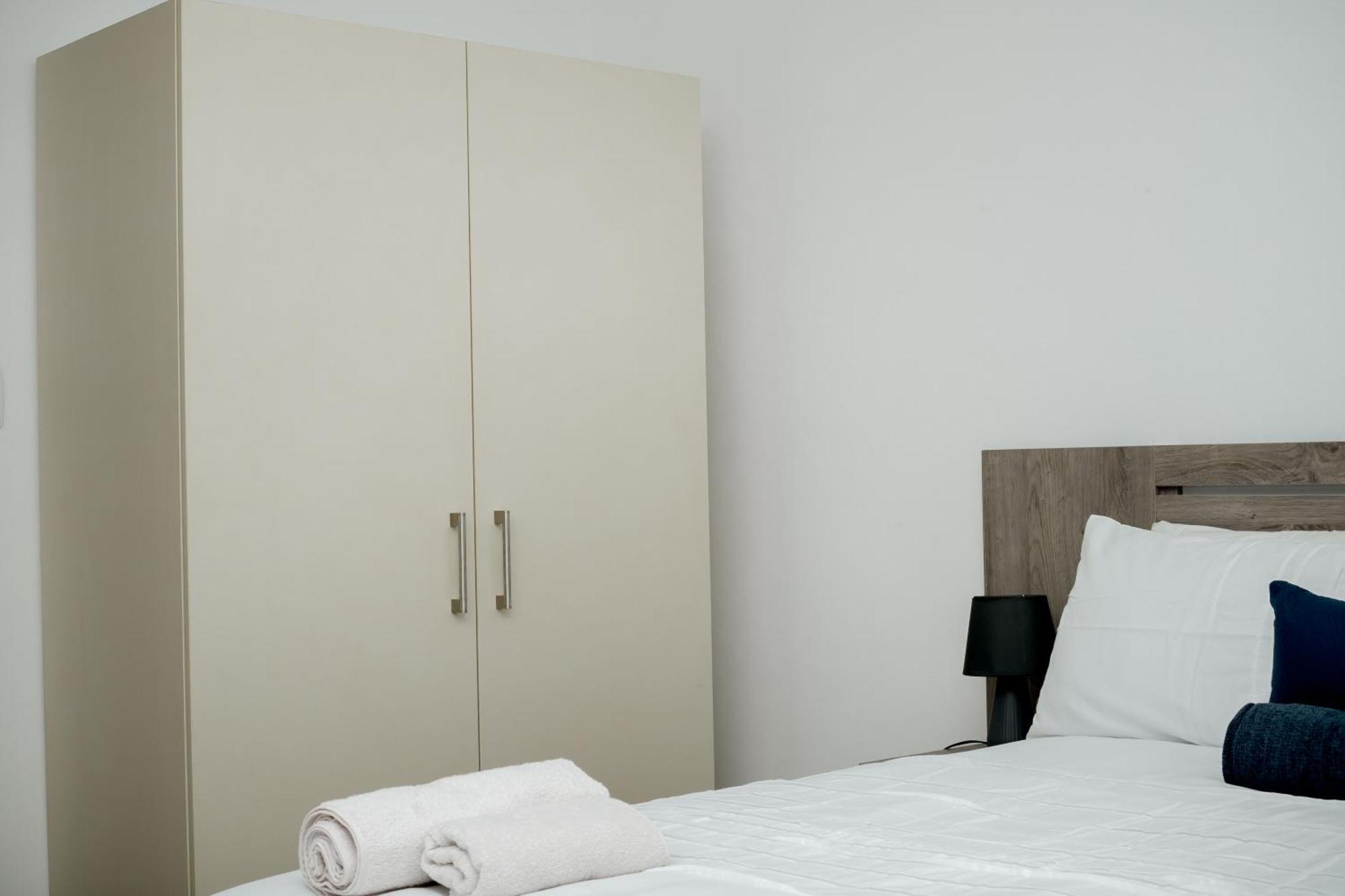Urban Oasis Apartments At Hidas Уиндхоек Екстериор снимка